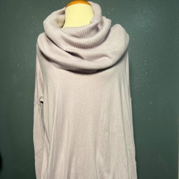 Victoria's Secret Tops - Victoria Secret Womens Soft Light Purple Pink Scoop Neck Winter Sweater Size XS